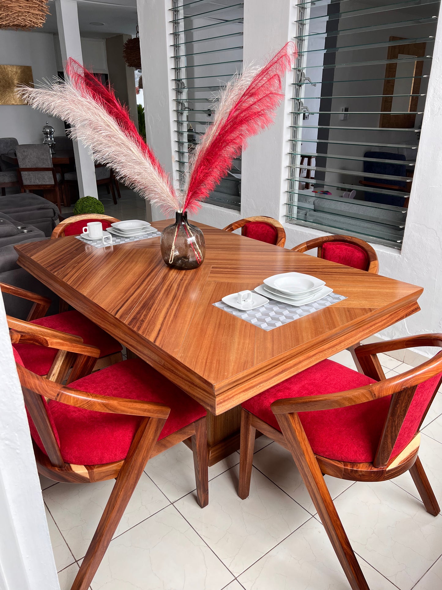 Comedor Dubai enchapado de parota