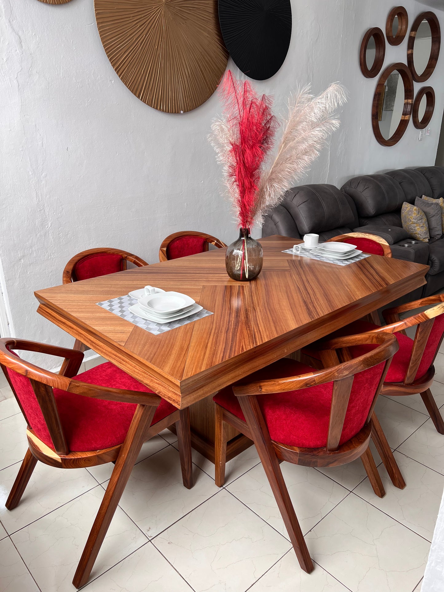 Comedor Dubai enchapado de parota