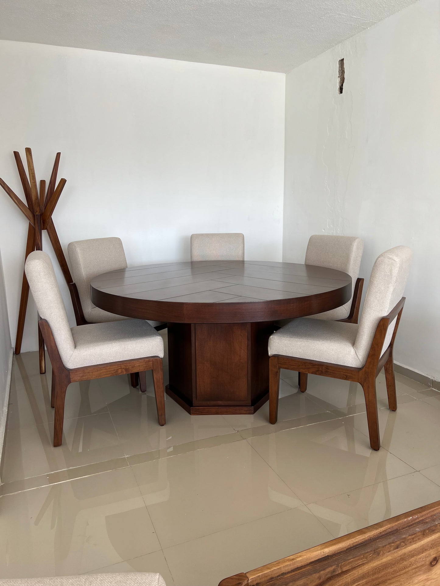 Comedor Redondo Okume